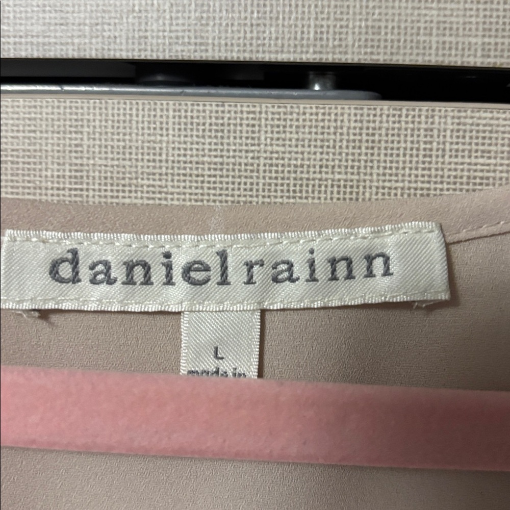 Daniel Rainn size L cream/ taupe Blouse with lace accent. - Picture 3 of 4